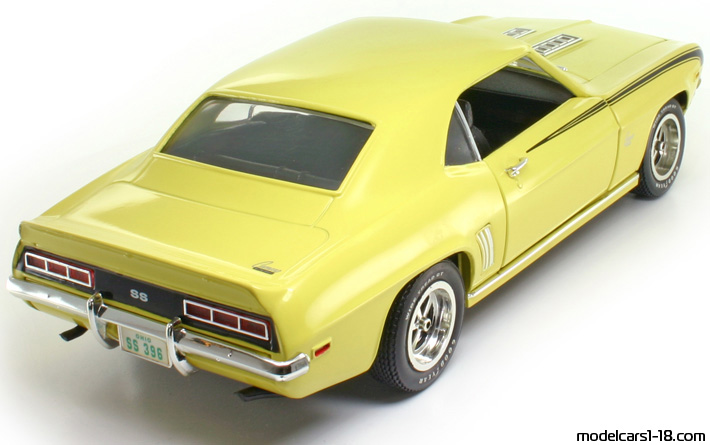 1969 - Chevrolet Camaro SS 396 ERTL 1/18 (Жълт) Задна дясна страна