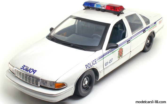 1996 - Chevrolet Caprice Police UT 1/18 (Бял / Син) Предна лява страна
