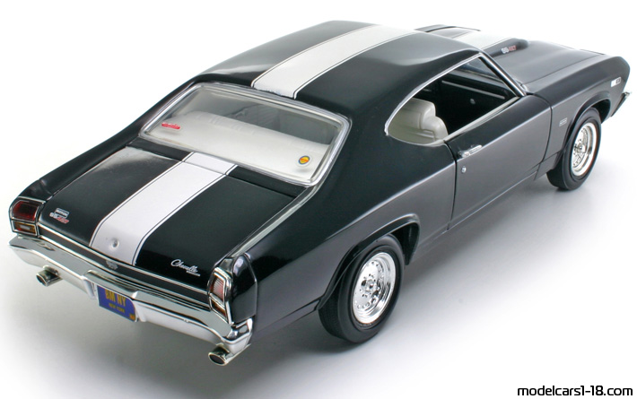1969 - Chevrolet Chevelle SS 427 ERTL 1/18 (Черен / Бял) Задна дясна страна