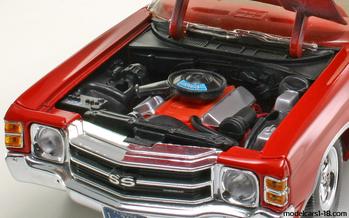 1971 - Chevrolet Chevelle SS 454 Maisto 1/18 (Червен / Бял) Двигател