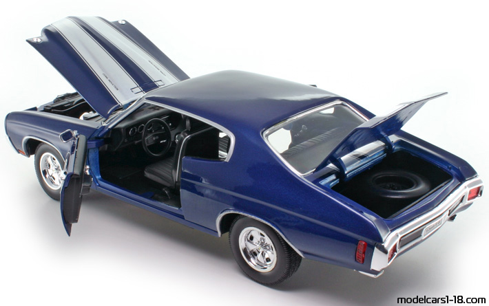 1970 - Chevrolet Chevelle SS 454 Welly 1/18 (Син / Бял) Отваряеми части