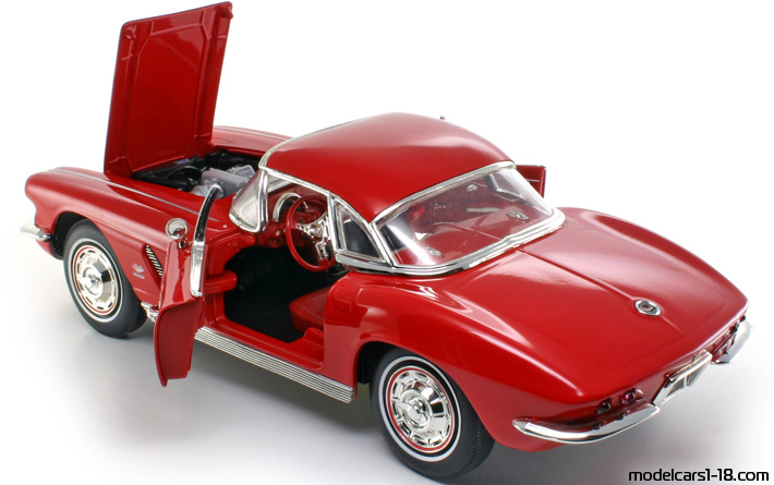 1962 - Chevrolet Corvette C1 ERTL 1/18 (Червен) Отваряеми части