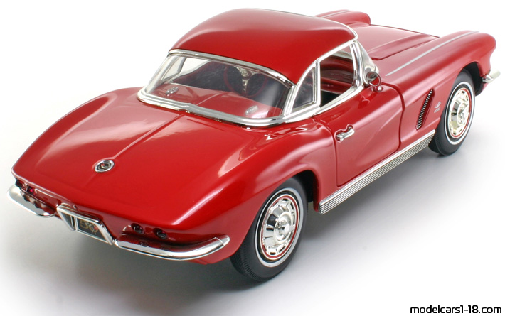 1962 - Chevrolet Corvette C1 ERTL 1/18 (Червен) Задна дясна страна