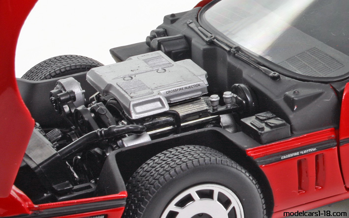 1984 - Chevrolet Corvette C4 ERTL 1/18 (Хромиран) Двигател