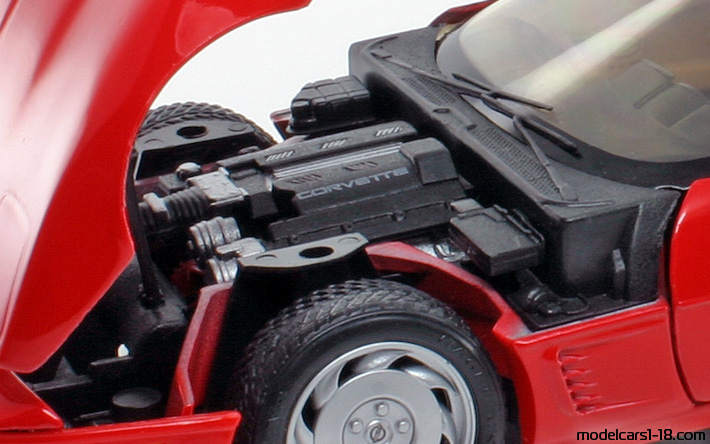1996 - Chevrolet Corvette C4 Maisto 1/18 (Червен) Двигател