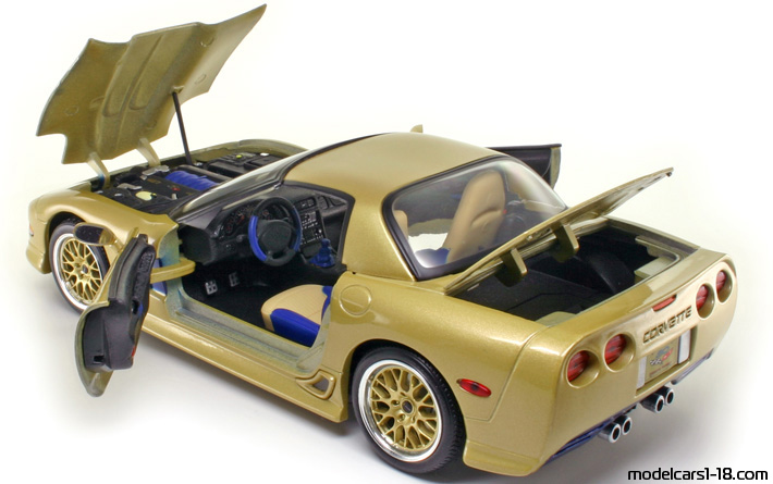 2003 - Chevrolet Corvette C5 Z06 Guldstrand Maisto 1/18 (Жълт / Син) Отваряеми части