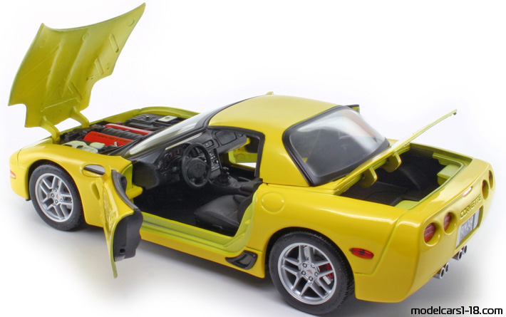 2001 - Chevrolet Corvette C5 Z06 Maisto 1/18 (Жълт) Отваряеми части