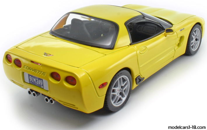 2001 - Chevrolet Corvette C5 Z06 Maisto 1/18 (Жълт) Задна дясна страна