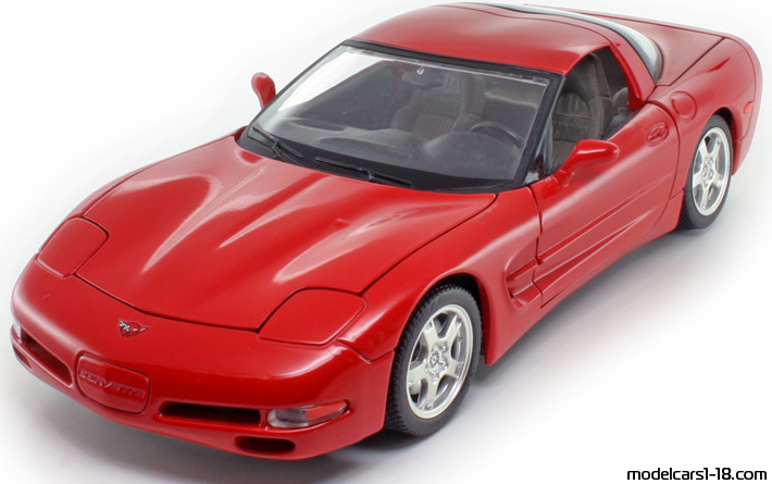 1997 - Chevrolet Corvette C5 Bburago 1/18 (Червен) Предна лява страна