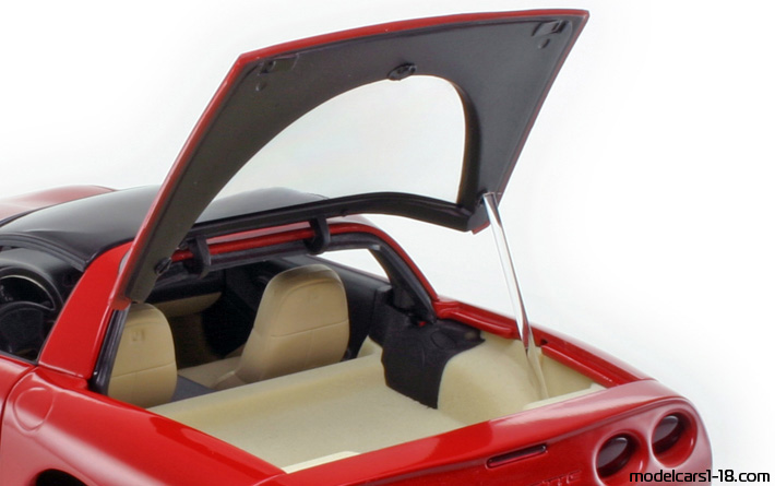 1998 - Chevrolet Corvette C5 UT 1/18 (Червен / Черен) Багажник / Отварящи се фарове