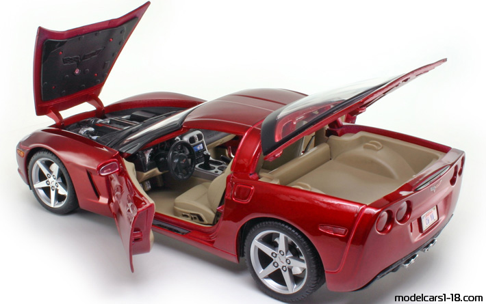2005 - Chevrolet Corvette C6 Maisto 1/18 (Червен) Отваряеми части