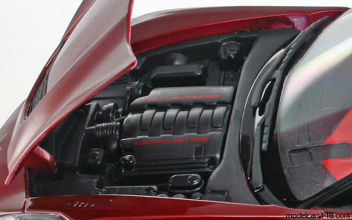 2014 - Chevrolet Corvette C7 Stingray Maisto 1/18 (Червен) Двигател