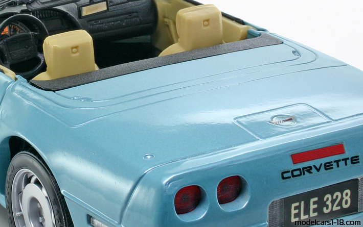 1996 - Chevrolet Corvette LT-4 C4 Maisto 1/18 (Син) Багажник / Отварящи се фарове