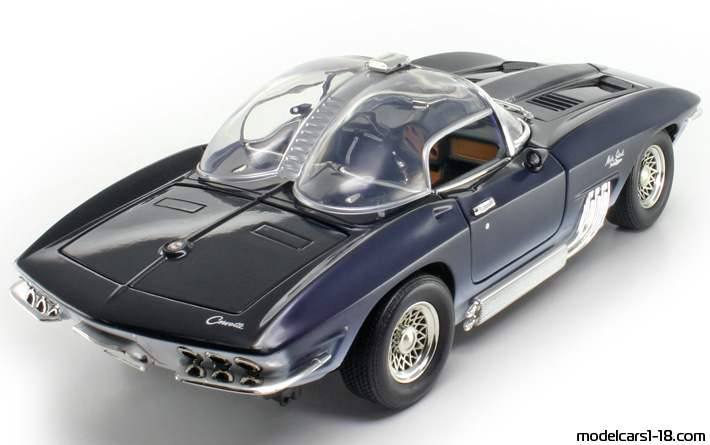 1961 - Chevrolet Corvette Mako Shark Concept Motor Max 1/18 (Син) Задна дясна страна