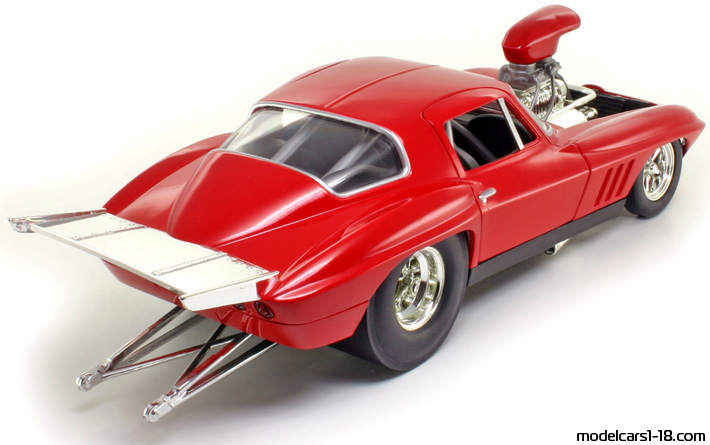 1966 - Chevrolet Corvette Pro Street C2 Hot Wheels 1/18 (Червен) Задна дясна страна