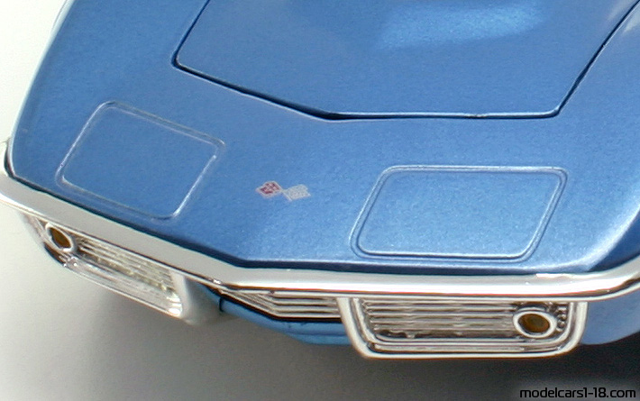 1969 - Chevrolet Corvette Stingray C3 Revell 1/18 (Син) Багажник / Отварящи се фарове