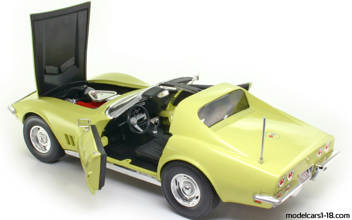 1968 - Chevrolet Corvette Stingray C3 ERTL 1/18 (Жълт) Отваряеми части