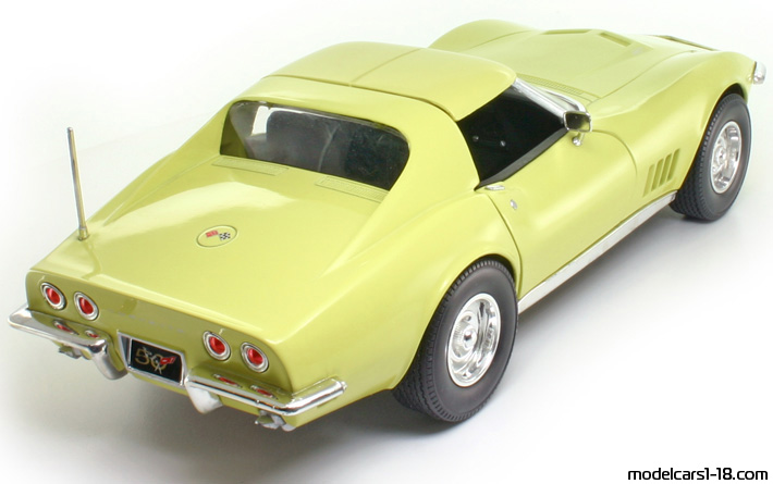 1968 - Chevrolet Corvette Stingray C3 ERTL 1/18 (Жълт) Задна дясна страна