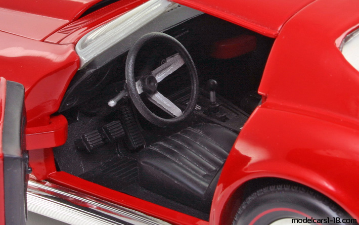 1969 - Chevrolet Corvette ZL1 C3 Hot Wheels 1/18 (Червен) Интериор арматурно табло