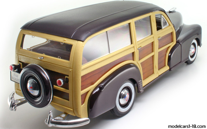 1948 - Chevrolet Fleetmaster Woody Maisto 1/18 (Кафяв / Оранжев) Задна дясна страна