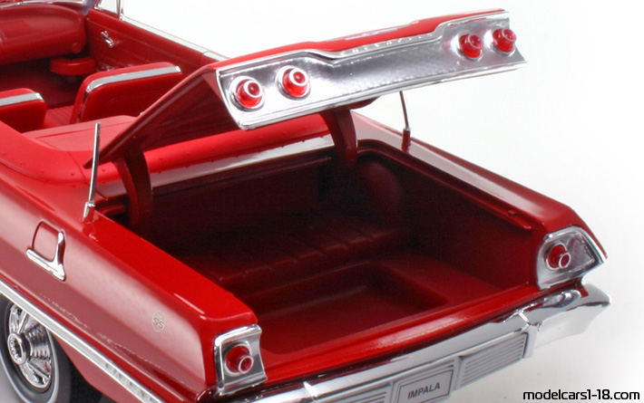 1963 - Chevrolet Impala SS 409 Welly 1/18 (Червен) Багажник / Отварящи се фарове