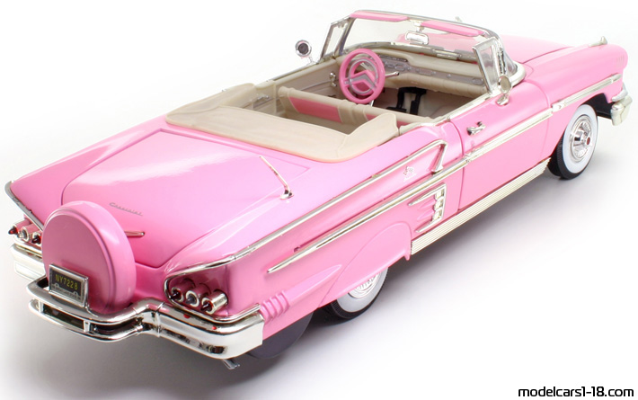 1958 - Chevrolet Impala Motor Max 1/18 (Розов) Задна дясна страна