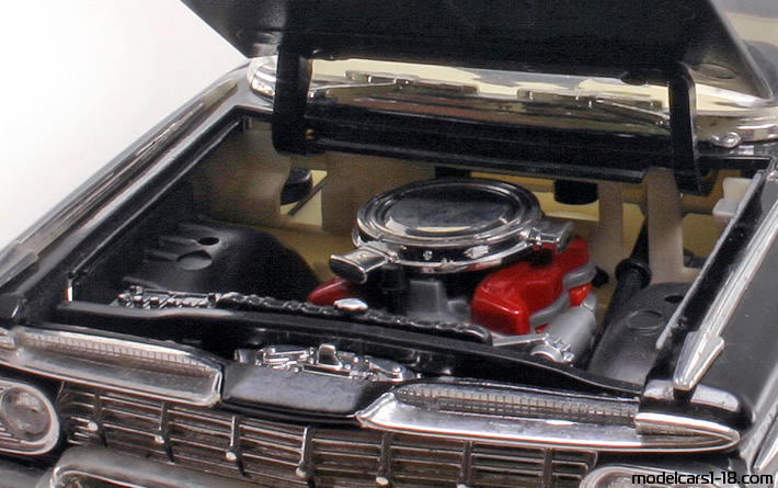 1959 - Chevrolet Impala Road Tough 1/18 (Черен) Двигател