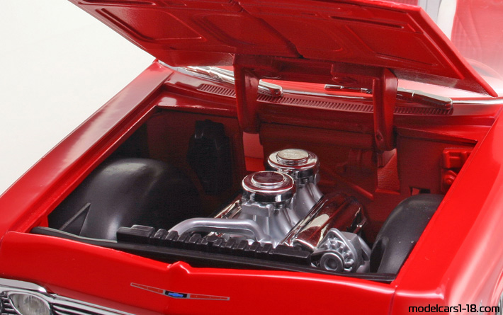 1965 - Chevrolet Impala Hot Wheels 1/18 (Червен) Двигател