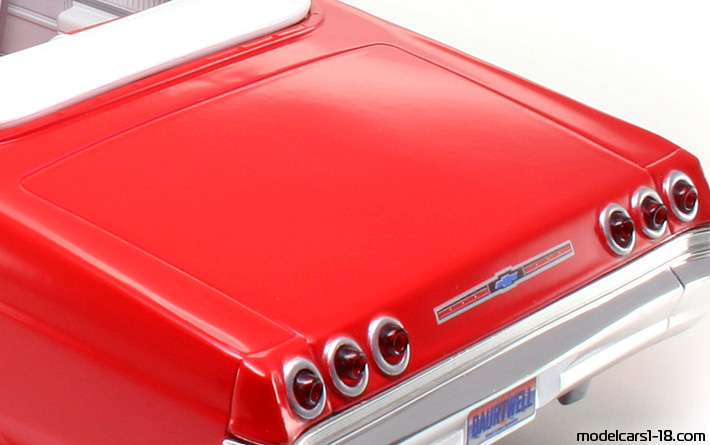 1965 - Chevrolet Impala Hot Wheels 1/18 (Червен) Багажник / Отварящи се фарове