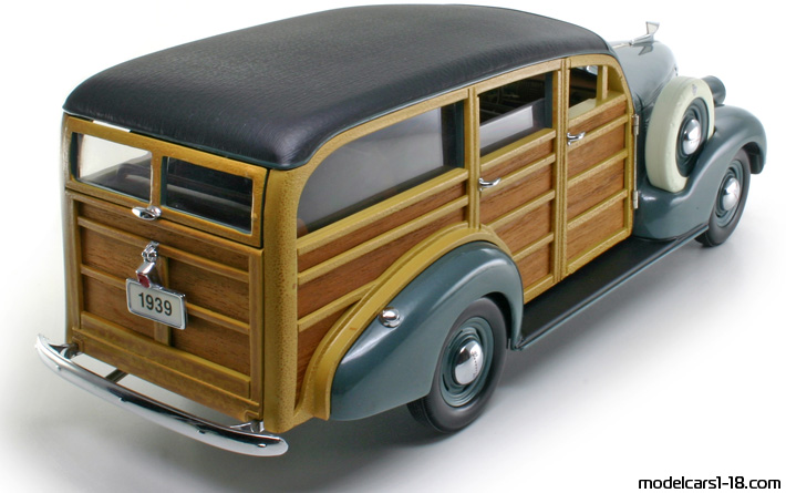 1939 - Chevrolet Master Deluxe Motor City Classic 1/18 (Сив) Задна дясна страна