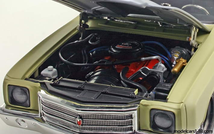 1970 - Chevrolet Monte Carlo SS 454 ERTL 1/18 (Жълт / Сив) Двигател