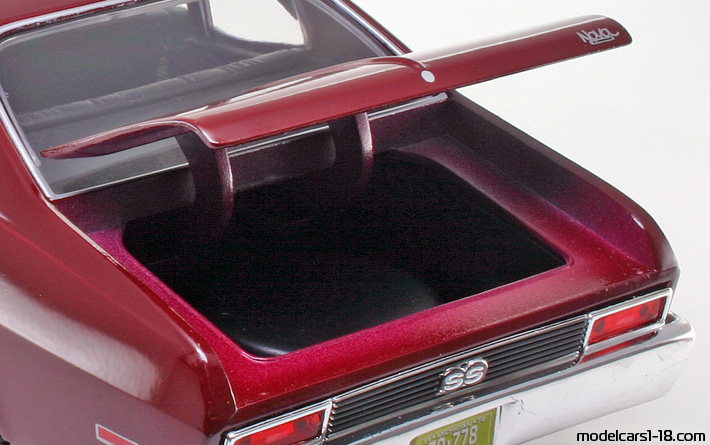 1970 - Chevrolet Nova SS Maisto 1/18 (Червен) Багажник / Отварящи се фарове
