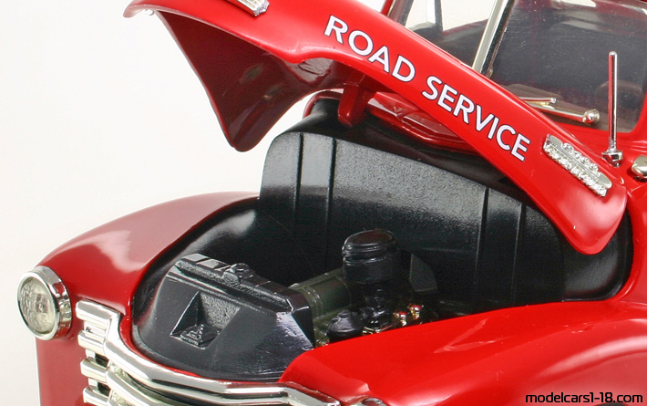 1953 - Chevrolet Pick Up Tow Truck Mira 1/18 (Червен) Двигател