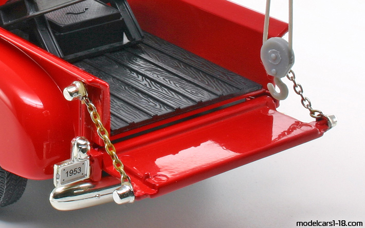 1953 - Chevrolet Pick Up Tow Truck Mira 1/18 (Червен) Багажник / Отварящи се фарове