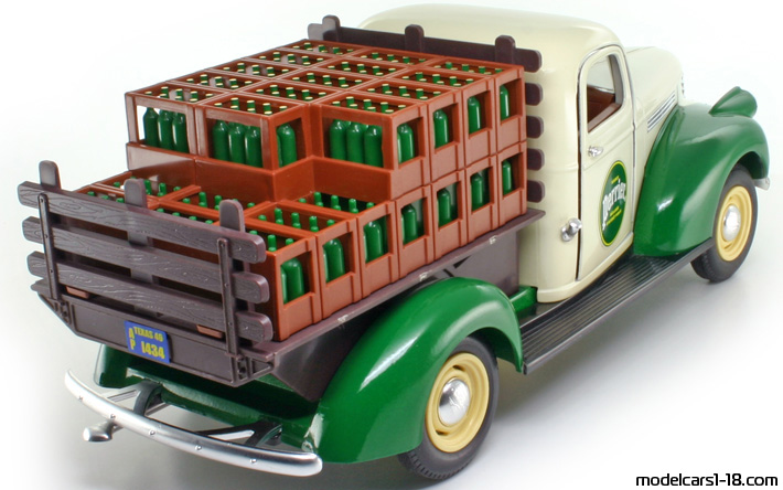 1946 - Chevrolet Pick Up Truck Solido 1/19 (Бял / Зелен) Задна дясна страна