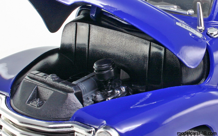 1953 - Chevrolet Pick Up Mira 1/18 (Син) Двигател