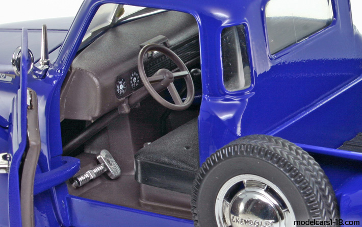 1953 - Chevrolet Pick Up Mira 1/18 (Син) Интериор арматурно табло