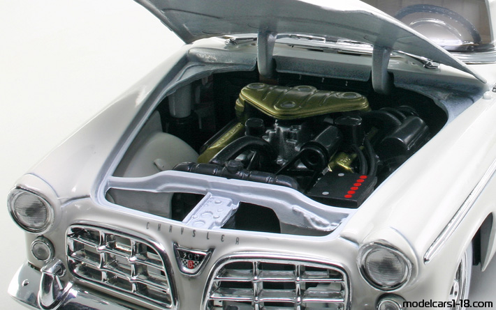 1956 - Chrysler 300 B Maisto 1/18 (Бял) Двигател