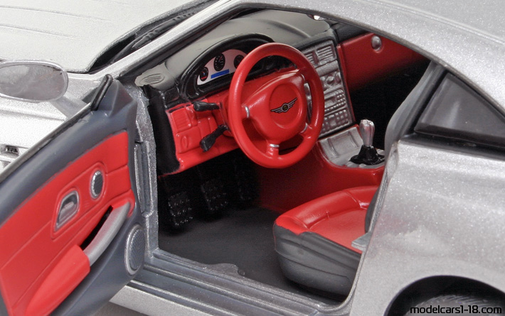2003 - Chrysler Crossfire Motor Max 1/18 (Сребрист) Интериор арматурно табло