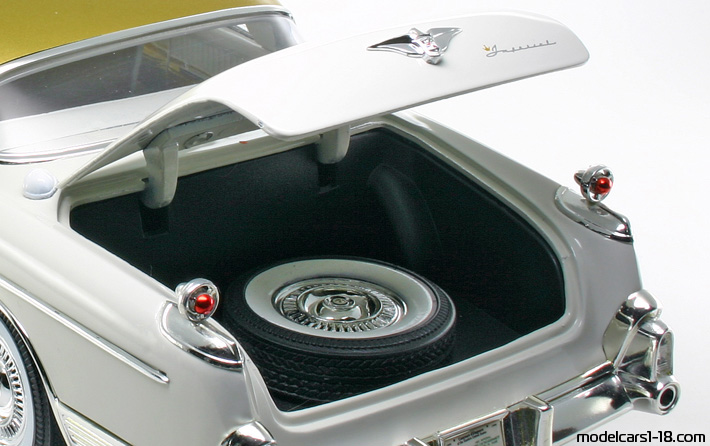 1955 - Chrysler Imperial Signature Models 1/18 (Бял / Жълт) Багажник / Отварящи се фарове