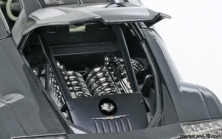 2004 - Chrysler ME Four-Twelve Concept Motor Max 1/18 (Сив) Двигател