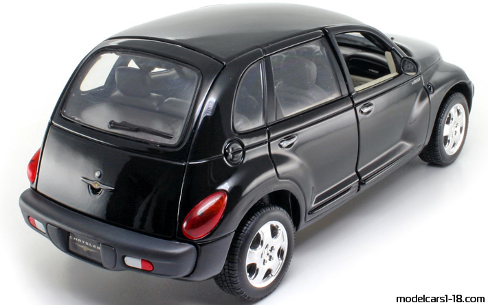 2000 - Chrysler PT Cruiser Maisto 1/18 (Черен) Задна дясна страна