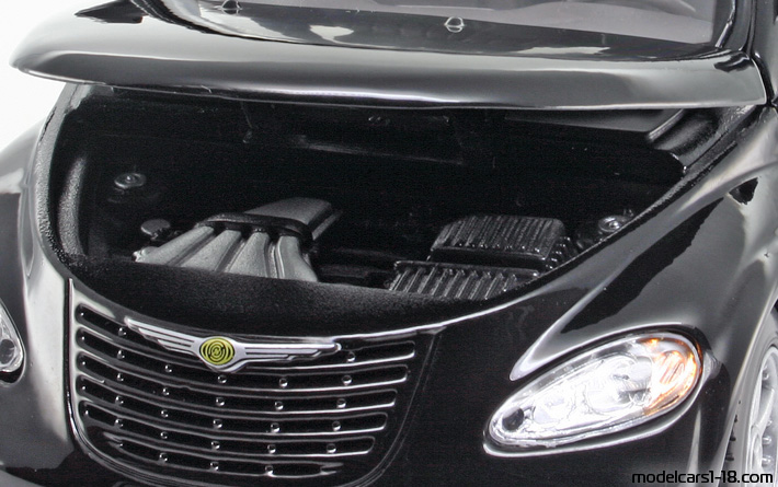 2000 - Chrysler PT Cruiser Motor Max 1/18 (Черен) Двигател
