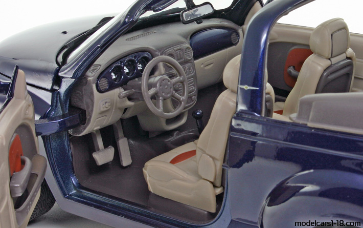 2008 - Chrysler PT Cruiser Motor Max 1/18 (Син) Интериор арматурно табло
