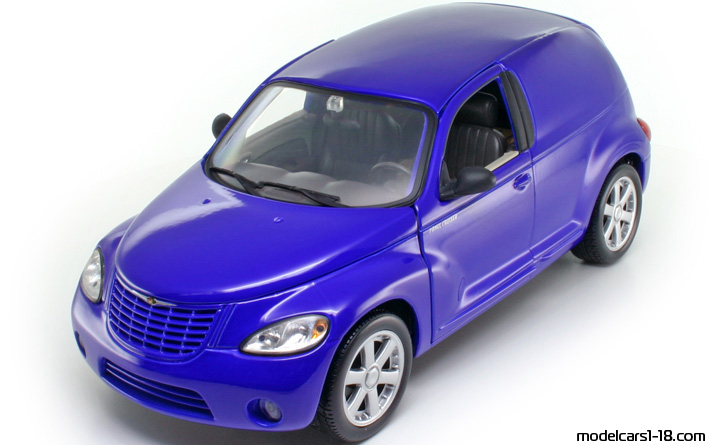 2000 - Chrysler PT Panel Cruiser Maisto 1/18 (Син) Предна лява страна
