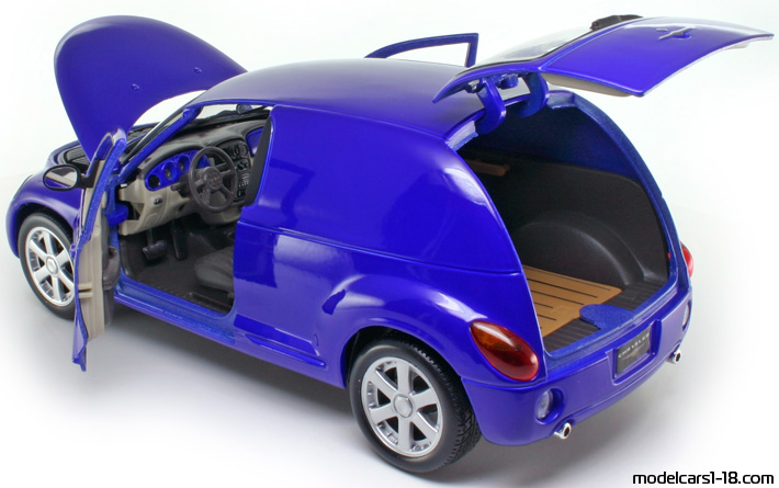 2000 - Chrysler PT Panel Cruiser Maisto 1/18 (Син) Отваряеми части