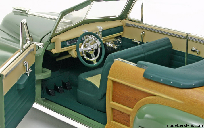 1948 - Chrysler Town & Country Motor City Classic 1/18 (Зелен) Интериор арматурно табло