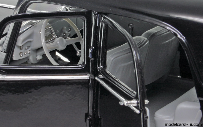 1952 - Citroen 15 CV Maisto 1/18 (Черен) Интериор арматурно табло