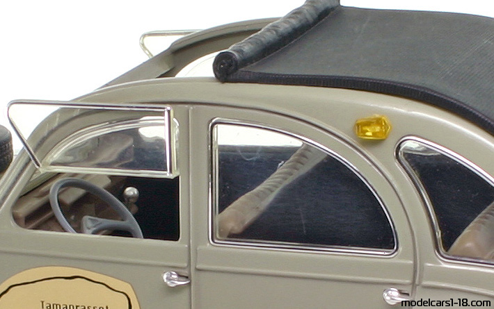 1966 - Citroen 2 CV Solido 1/17 (Кафяв) Интериор арматурно табло