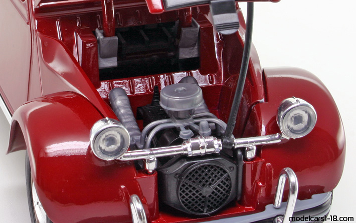 1966 - Citroen 2 CV Solido 1/17 (Червен) Двигател